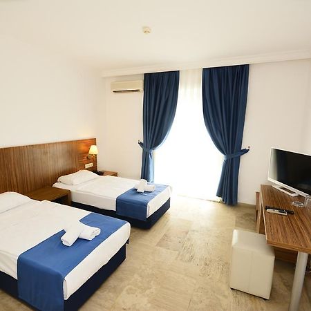 Club Blue White All Inclusive Тургутрейс Екстер'єр фото
