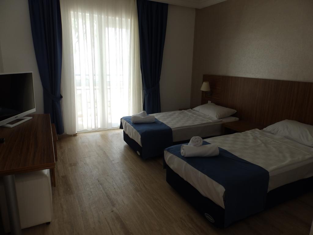 Club Blue White All Inclusive Тургутрейс Номер фото