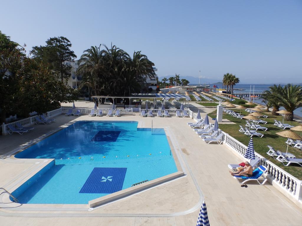 Club Blue White All Inclusive Тургутрейс Екстер'єр фото