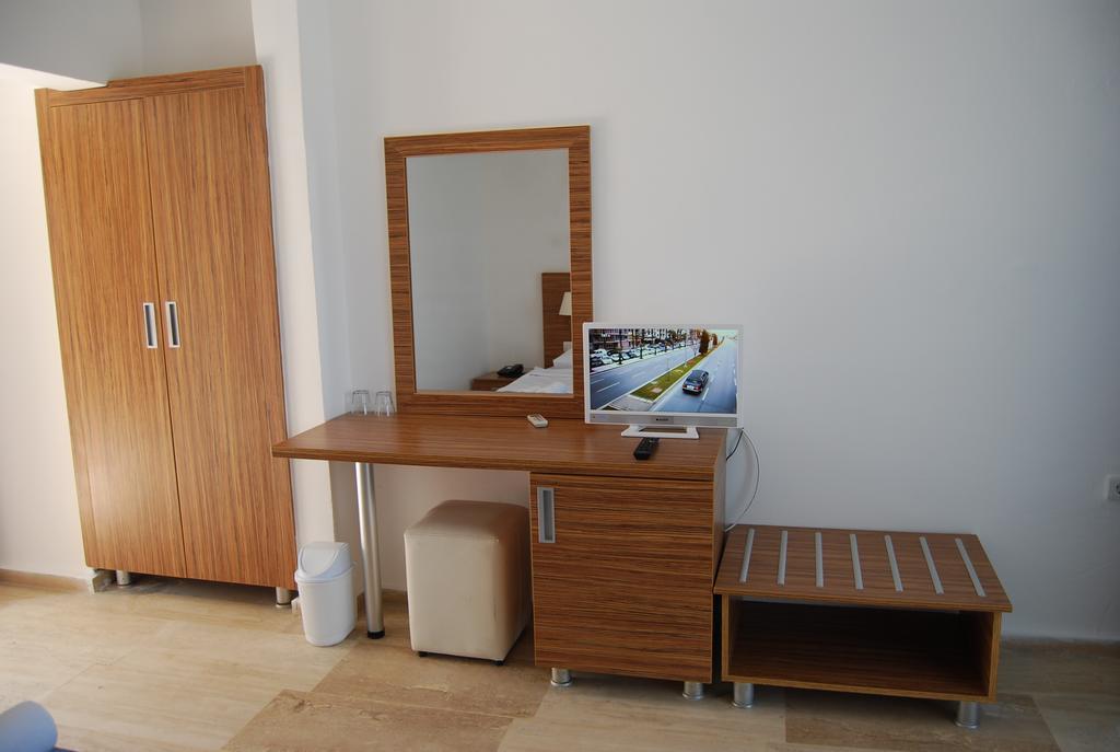 Club Blue White All Inclusive Тургутрейс Номер фото
