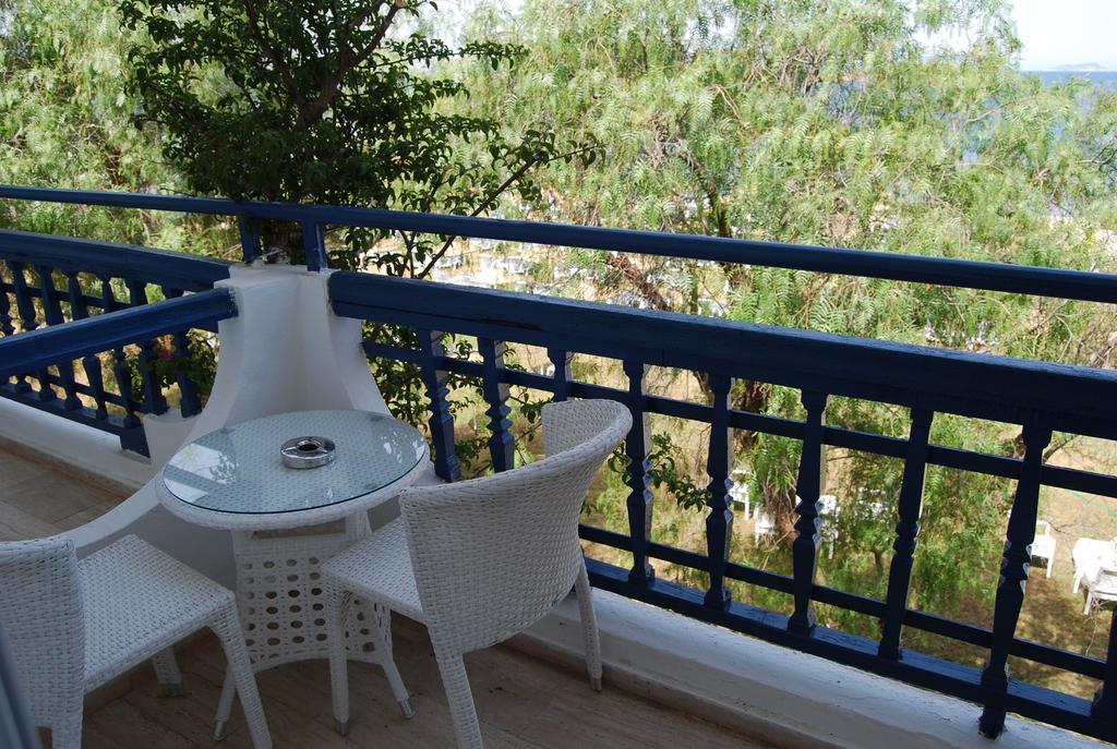 Club Blue White All Inclusive Тургутрейс Номер фото