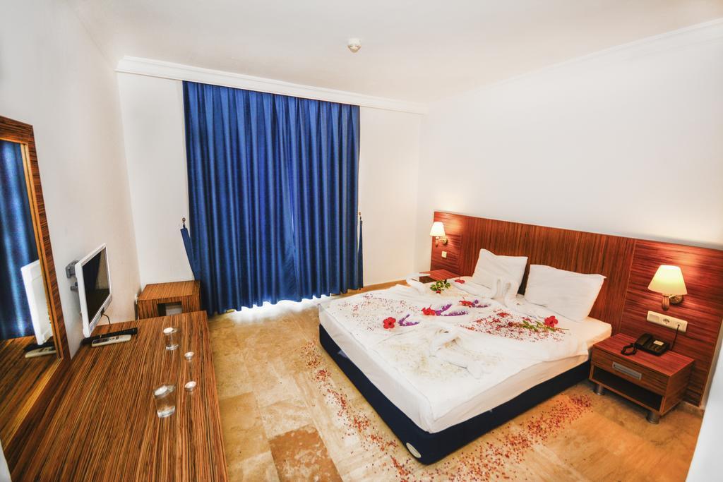 Club Blue White All Inclusive Тургутрейс Екстер'єр фото