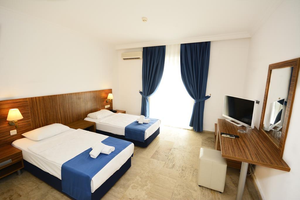 Club Blue White All Inclusive Тургутрейс Екстер'єр фото