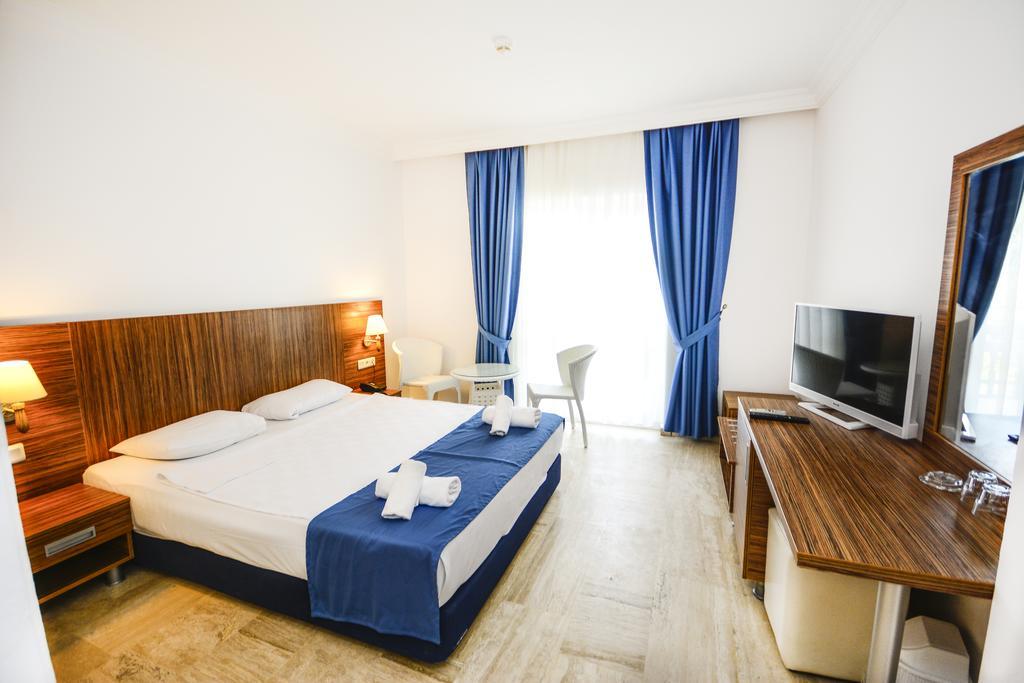 Club Blue White All Inclusive Тургутрейс Екстер'єр фото
