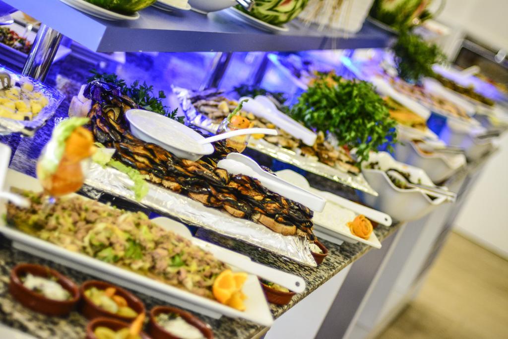 Club Blue White All Inclusive Тургутрейс Екстер'єр фото