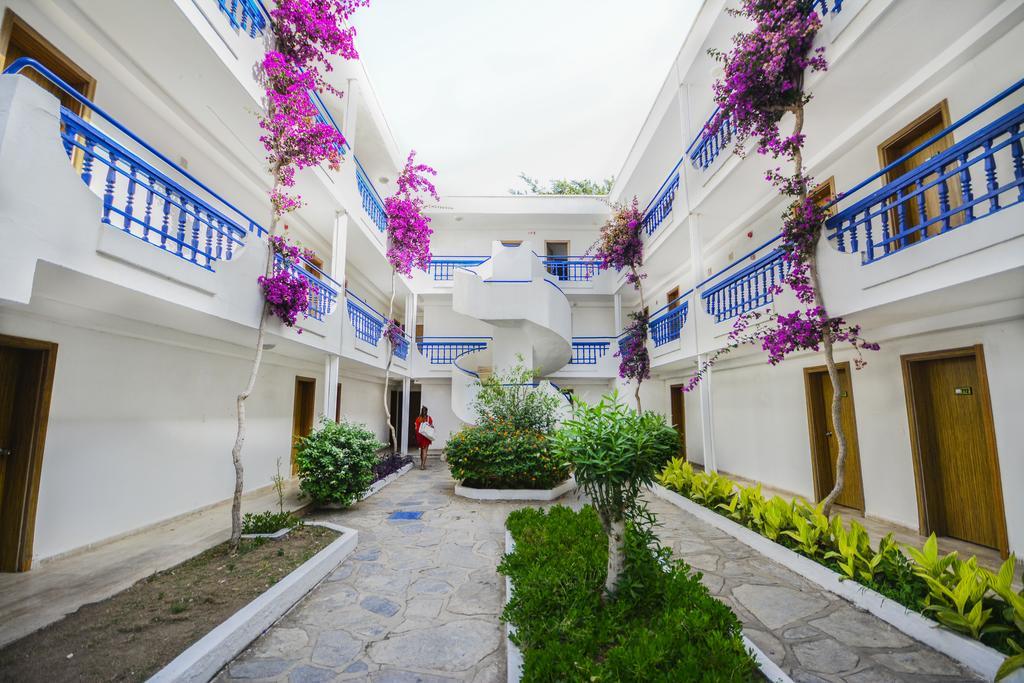 Club Blue White All Inclusive Тургутрейс Екстер'єр фото