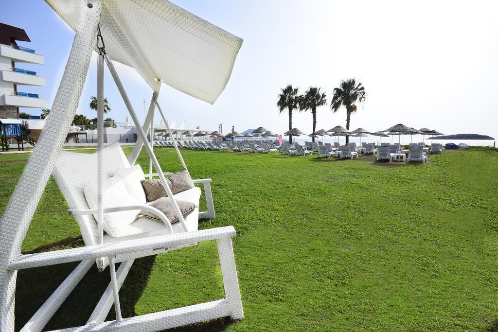Club Blue White All Inclusive Тургутрейс Екстер'єр фото