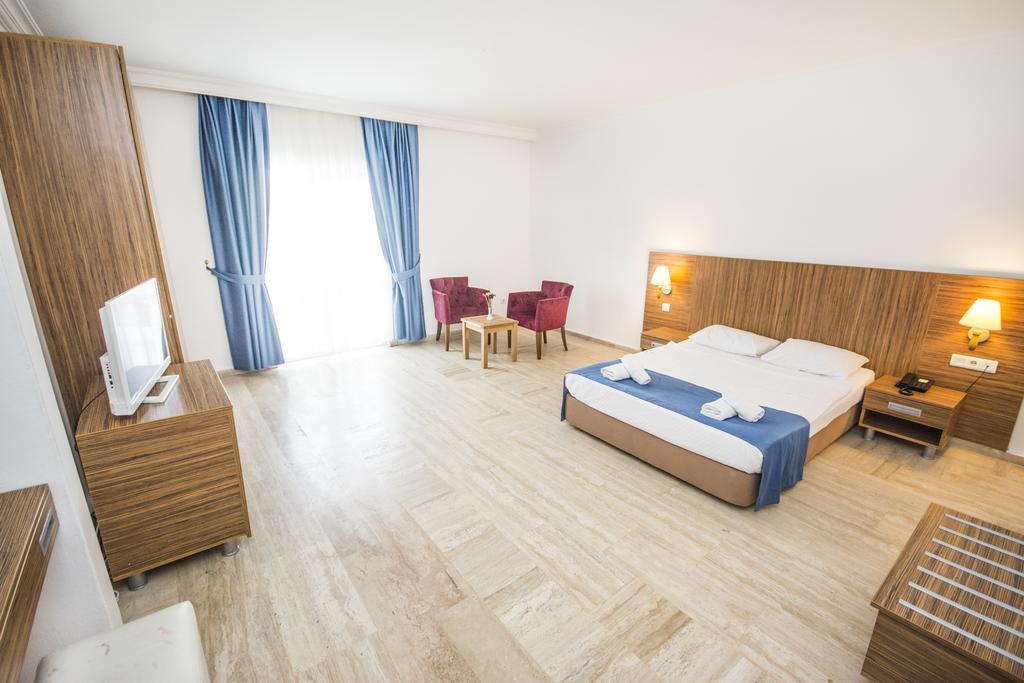 Club Blue White All Inclusive Тургутрейс Екстер'єр фото