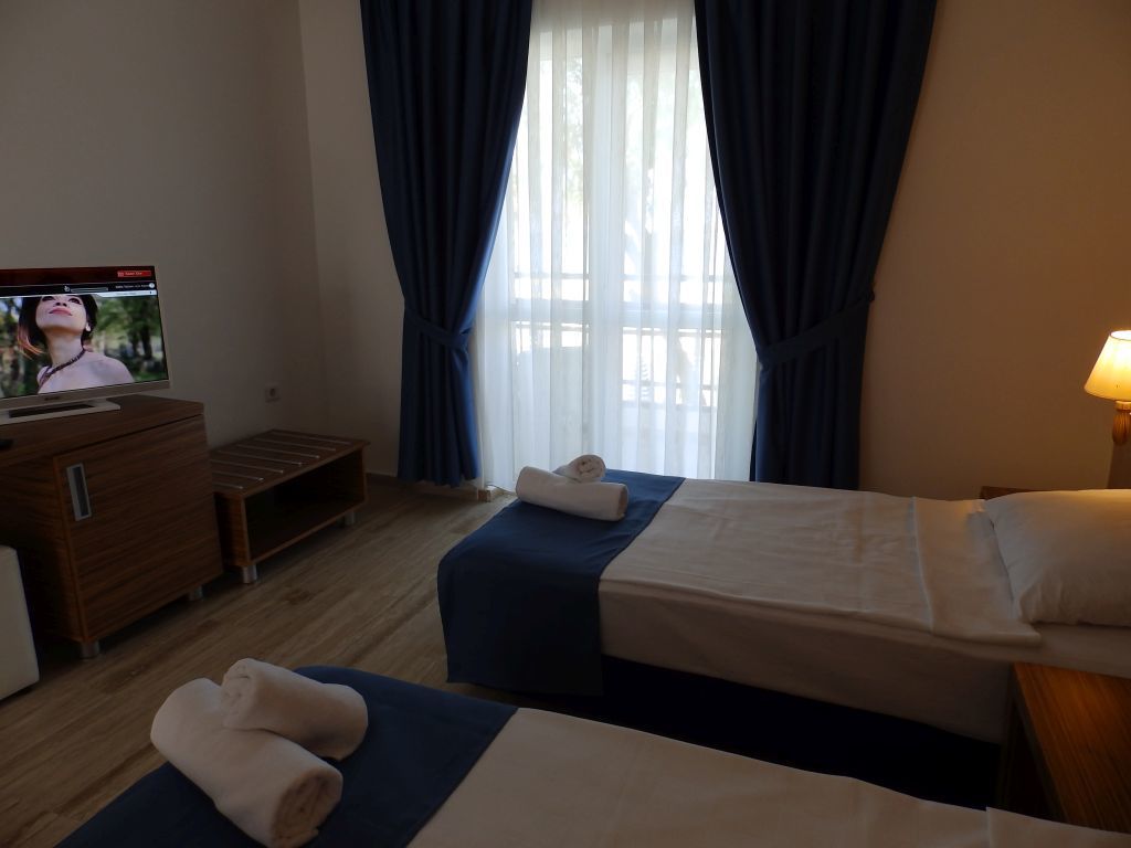 Club Blue White All Inclusive Тургутрейс Екстер'єр фото